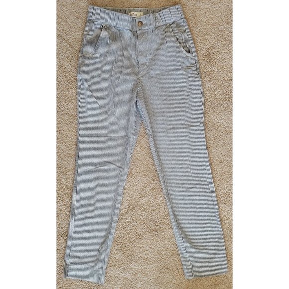 Hollister Striped Cropped Fitted Pants - Picture 9 of 11
